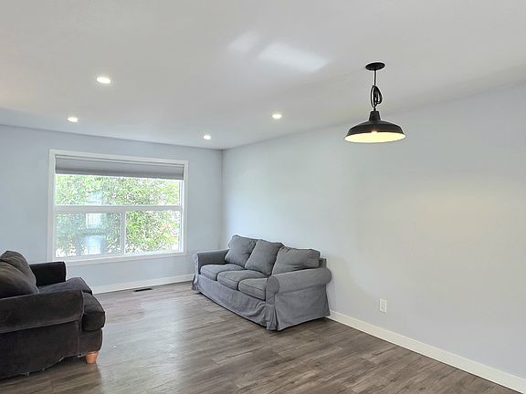 4th image of 76 E Rundle Pl SW