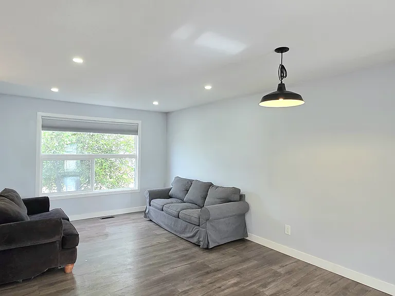 76 E Rundle Pl SW — Photo 4