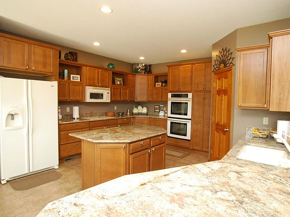 2nd image of 1711 W Osterhout Ave