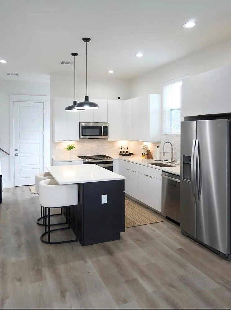 3 bed, 2.5 bath, 1582 sqft, $2,400 — Photo 4