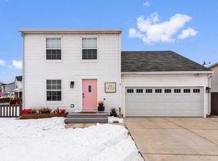 150 Bridlewood Cir, Lake In The Hills, IL 60156