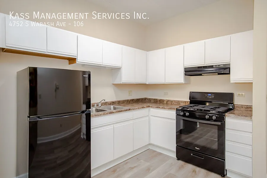 4752 S Wabash Ave #106