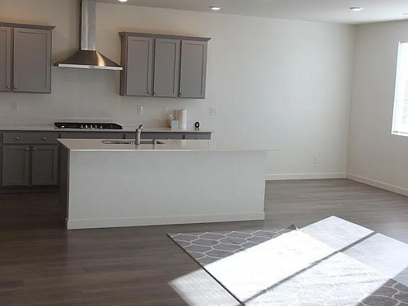 3rd image of 252 Belmullet Dr