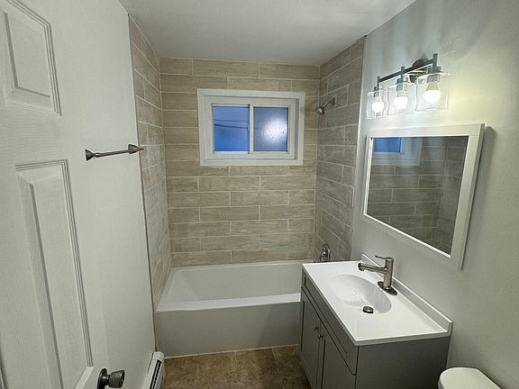 3rd image of 14630 Keystone Ave APT 1W