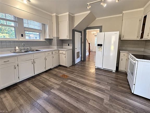 4th image of 3146 Monroe Ave