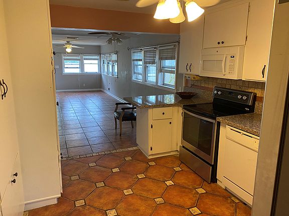 4th image of 635 16th Ave S