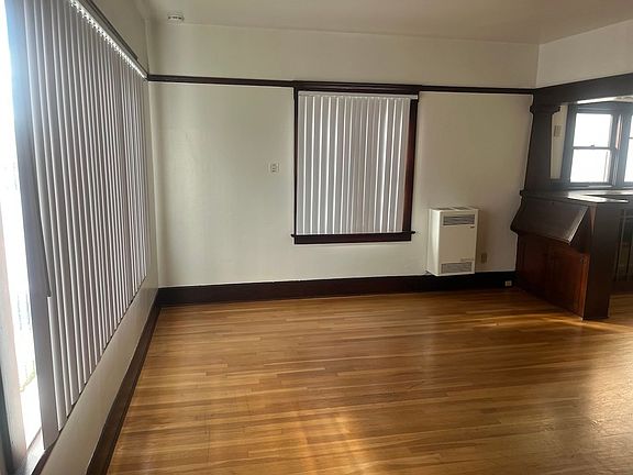 3rd image of 330-346 Kalmia St #342