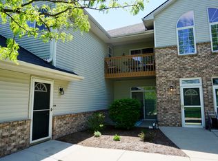 4830 W Maple Leaf Cir UNIT 8-5, Greenfield, WI 53220