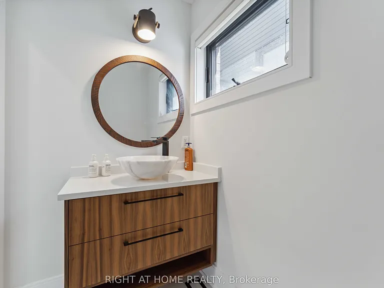 187 Carleton Ave — Photo 21
