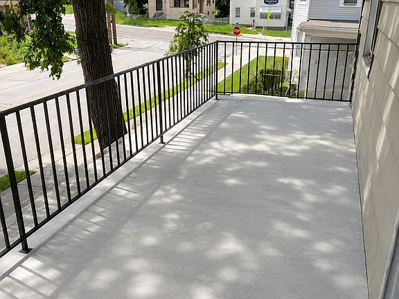 4th image of 206 Oak St #2B