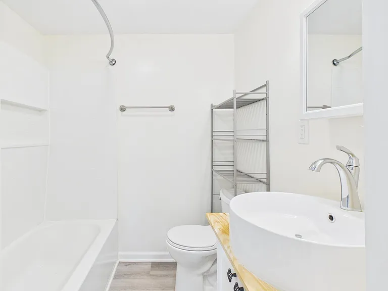 2106 Levert St NE — Photo 11