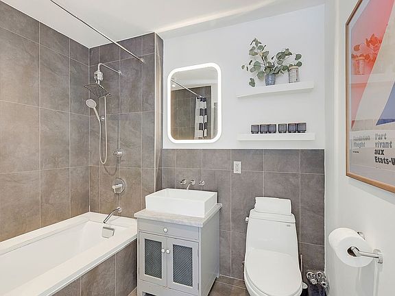 5th image of 69 Berry St #L1