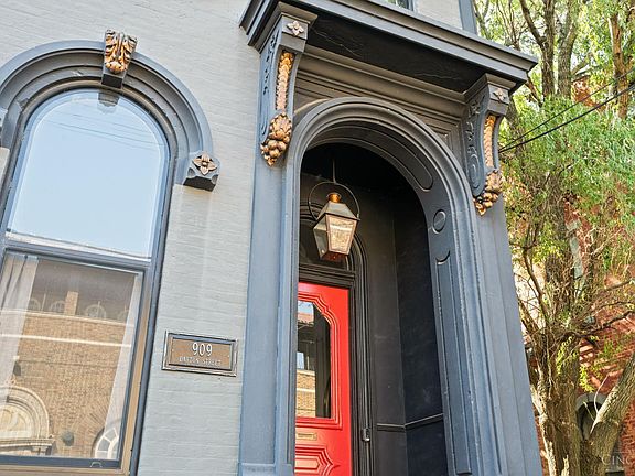 2nd image of 909 Dayton St