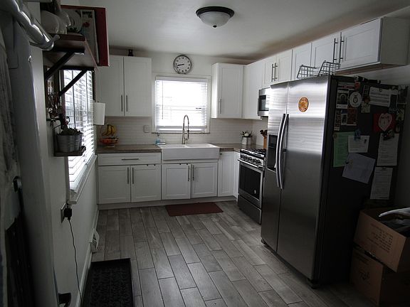 3rd image of 16223 Oxford Dr