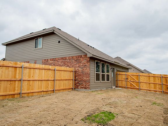 5th image of 1934 Jasmine Dr