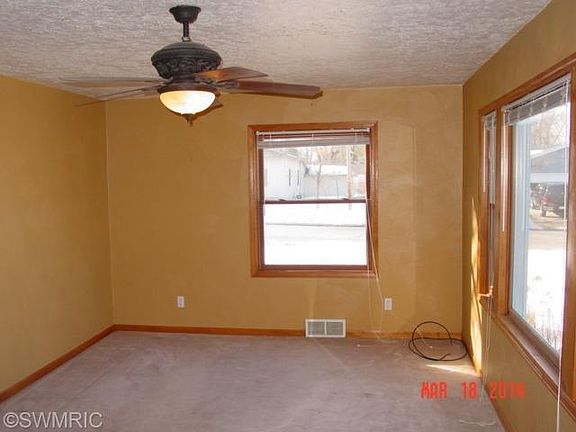 4th image of 107 E Bitely St