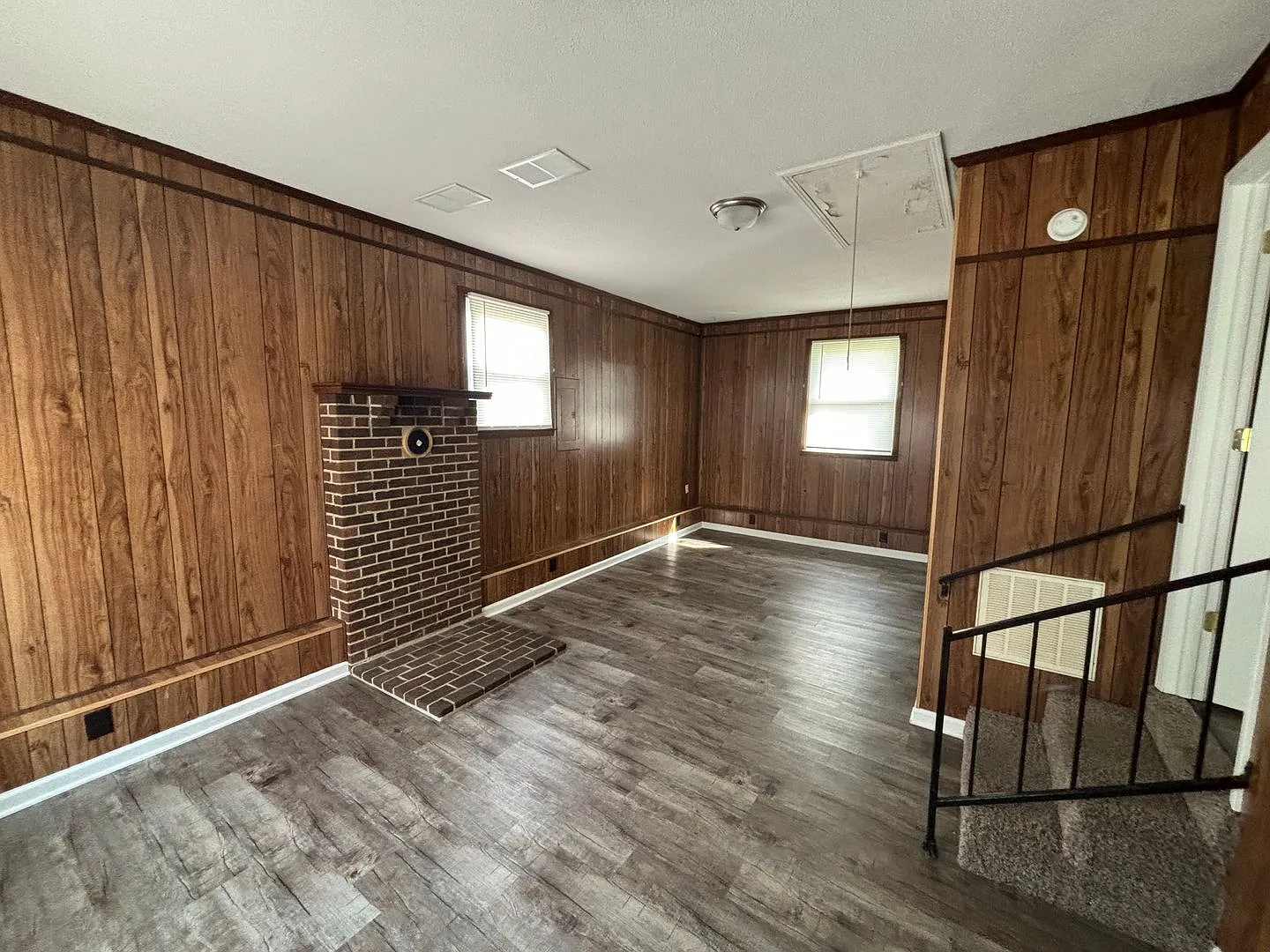 927 Kenwood Drive - Rossview Schools! — Photo 4