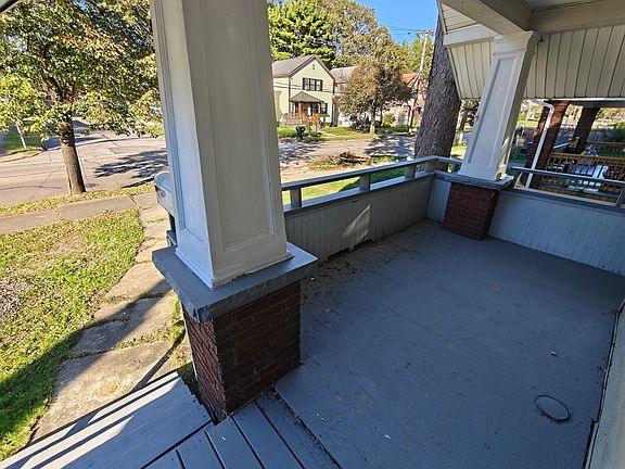 2nd image of 978 Delia Ave