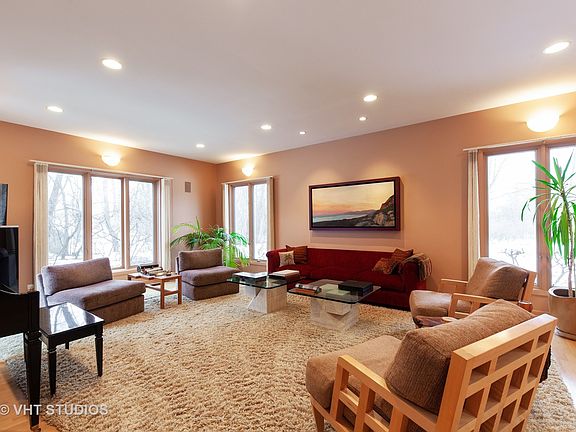 3rd image of 1295 Warwick Ct