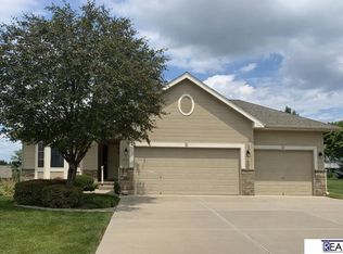 19220 Ontario Cir, Omaha, NE 68130