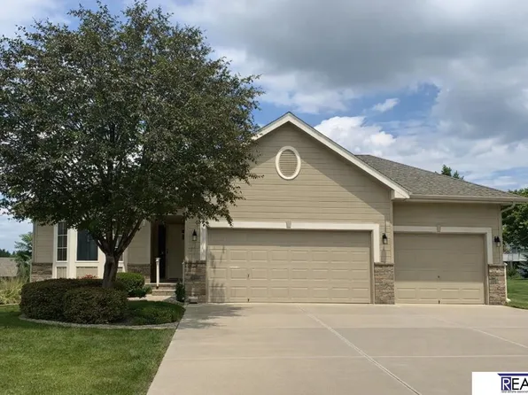 19220 Ontario Cir, Omaha, NE 68130