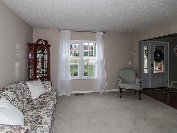 3rd image of 5566 Desertgold Dr