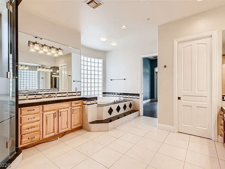 22 Bloomfield Hills Dr — Photo 27