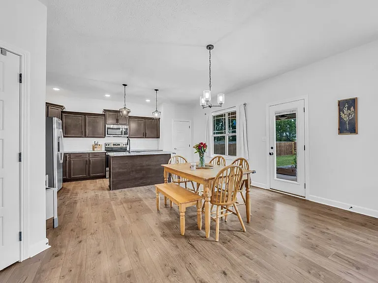 2023 Ireland Way — Photo 12