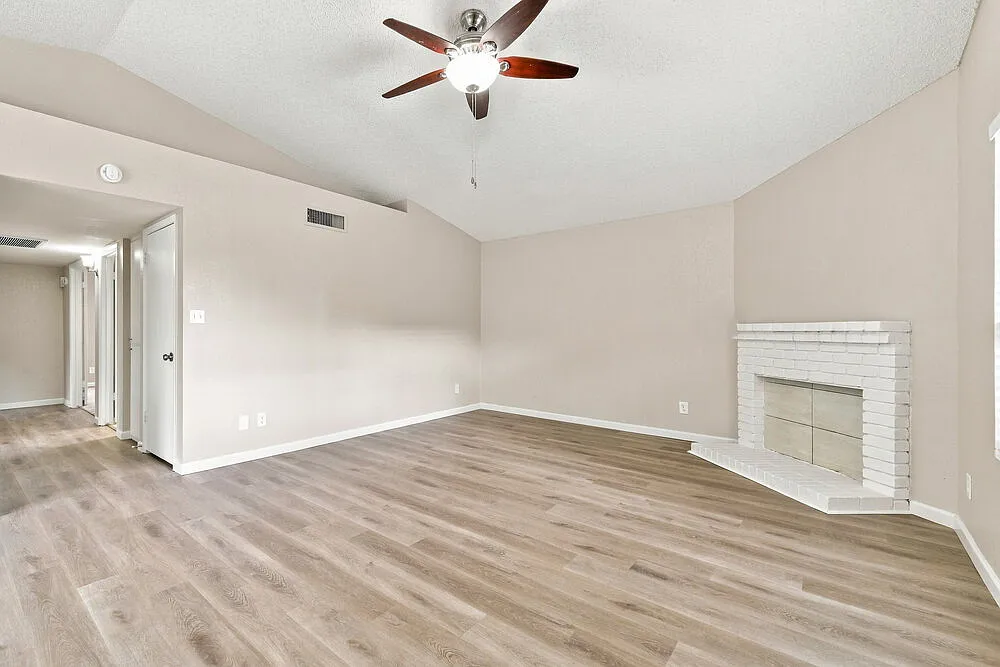 3 bed, 2.0 bath, 1250 sqft, $2,315 — Photo 4