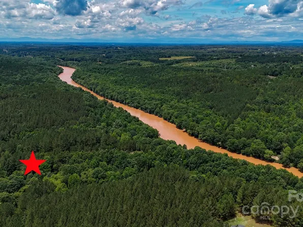 104 River View Dr, Mooresboro, NC 28114
