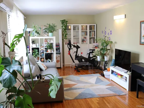 69-11 138th Street #3B, Flushing, NY 11367