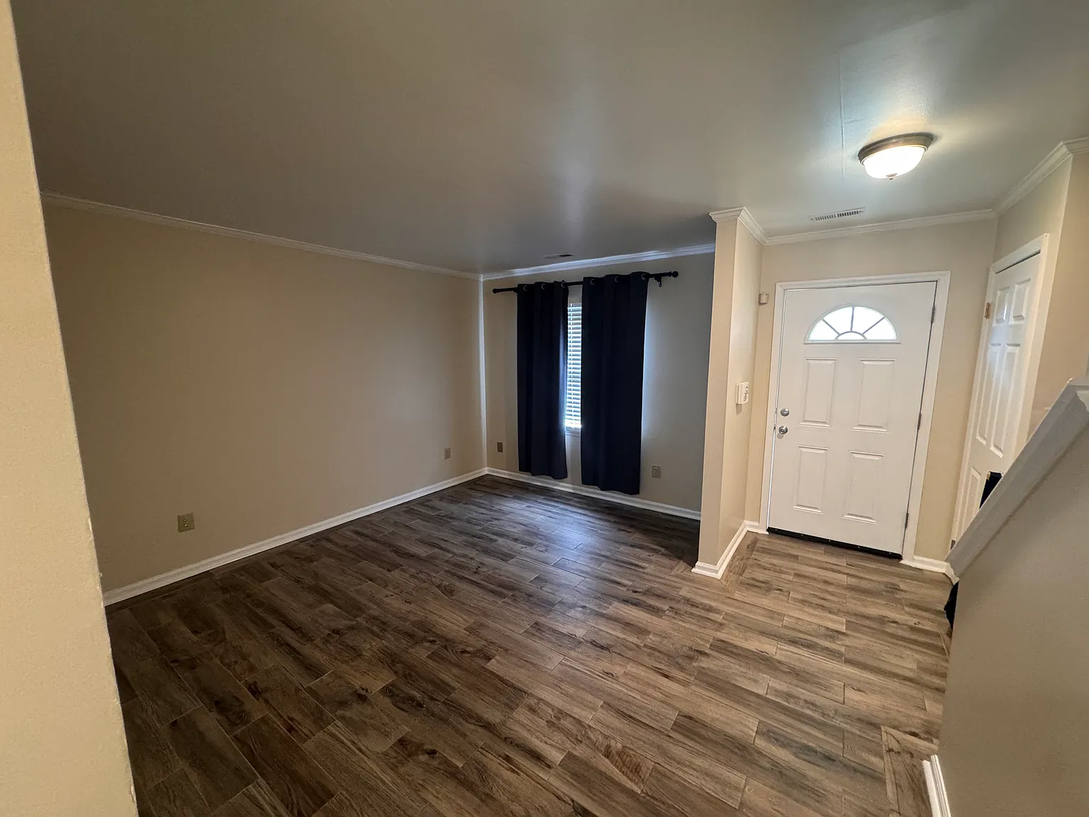 3 bed, 1188 sqft, $2,100 — Photo 3