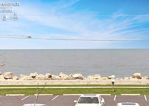 2nd image of 711 W Lakeshore Dr #108