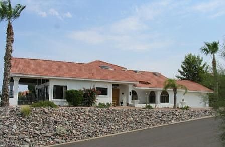 Front of home with easy access flat driveway, workbench in garage