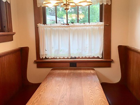 Breakfast nook