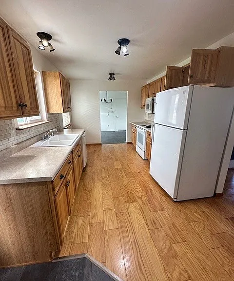 205 Cedar St — Photo 2