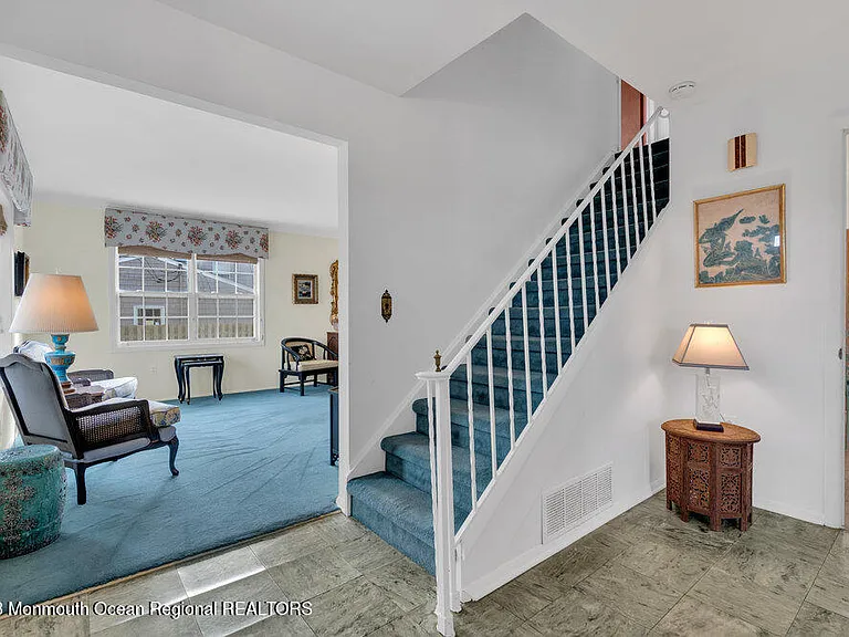 7 Howell Ave — Photo 7