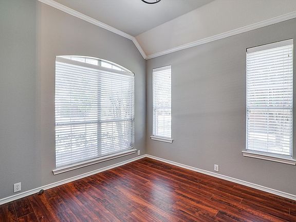4th image of 7657 Ravenhill Dr