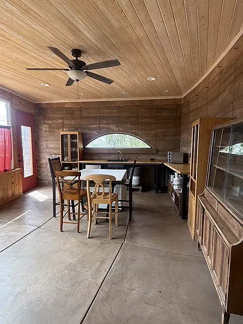 Studio, 1.5 bath, 700 sqft, $1,600 — Photo 2