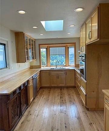 4th image of 725 Catalina Ave