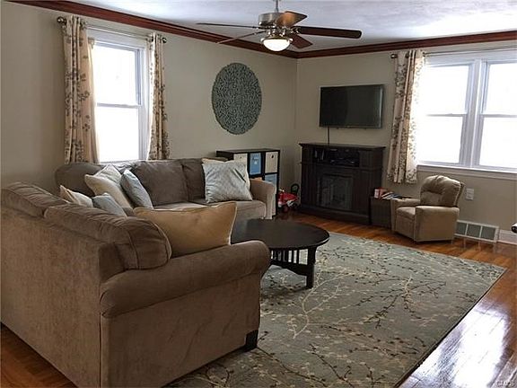 5th image of 389 Parkway Dr