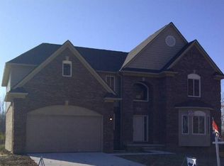 26967 Carly Dr, Brownstown, MI 48174