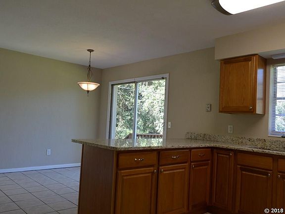 4th image of 3290 SE 18th Ave