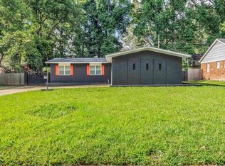 2048 Grovehaven Dr, Memphis, TN 38116