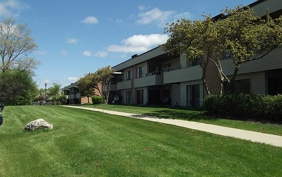 3rd image of 950 N Countryside Dr APT 207