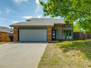 604 Fire Light Dr, Moore, OK 73160