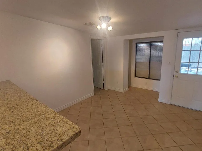 2448 W Freeway Ln — Photo 12