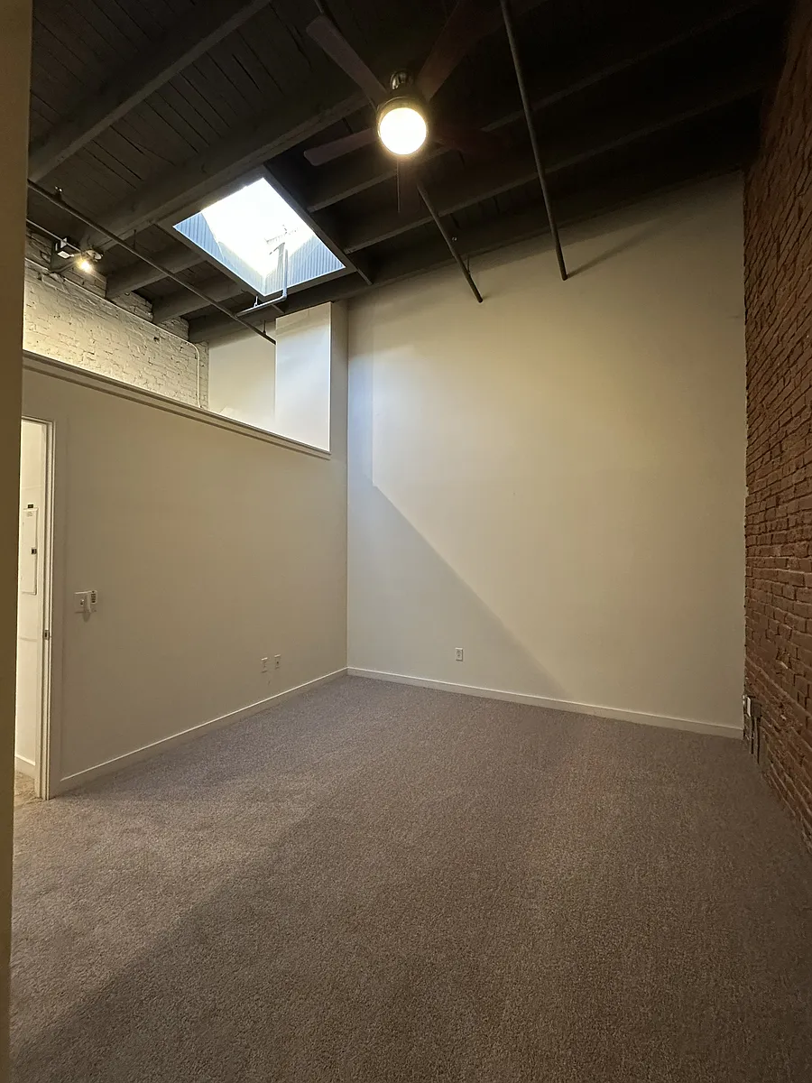 Building Photo - 1319 Leavenworth St #211