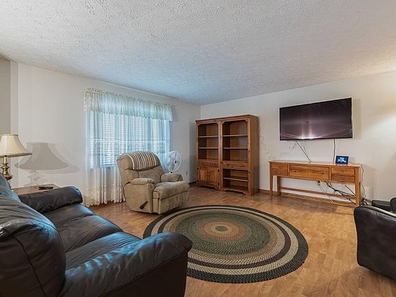 2nd image of 1607 Woodhall Ct