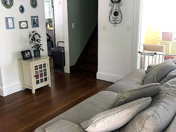 4th image of 161 Crowell Ave